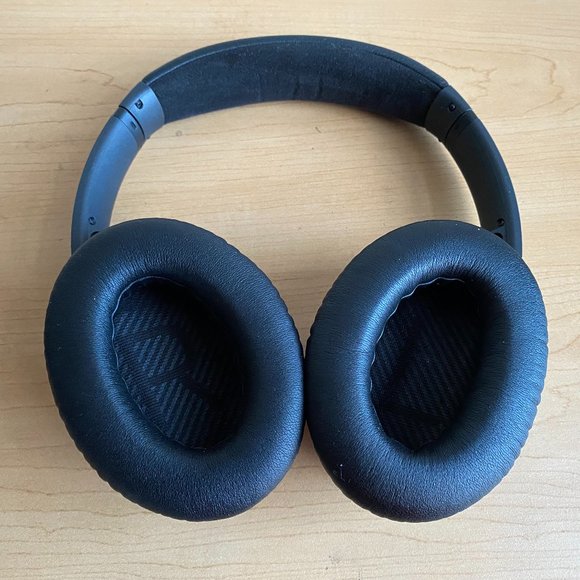 Bose QuietComfort 35 Noise Cancelling Headphones - Picture 4 of 13